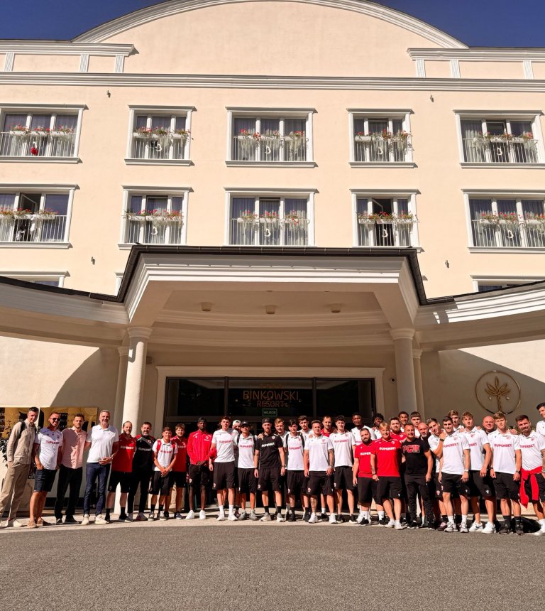 Piłkarskie Gwiazdy w Sercu Świętokrzyskiego: Jak Binkowski Resort wspiera profesjonalny sport